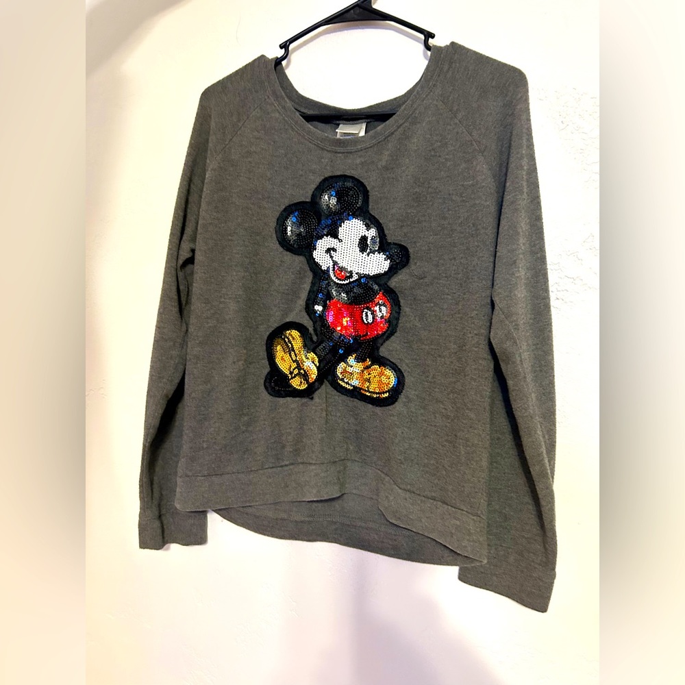 Light weight crew neck Mickey sequin on front